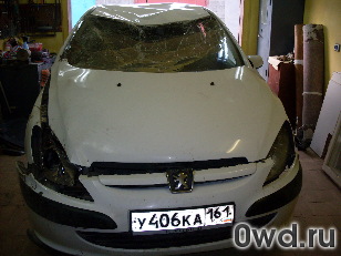 Битый автомобиль Peugeot 307